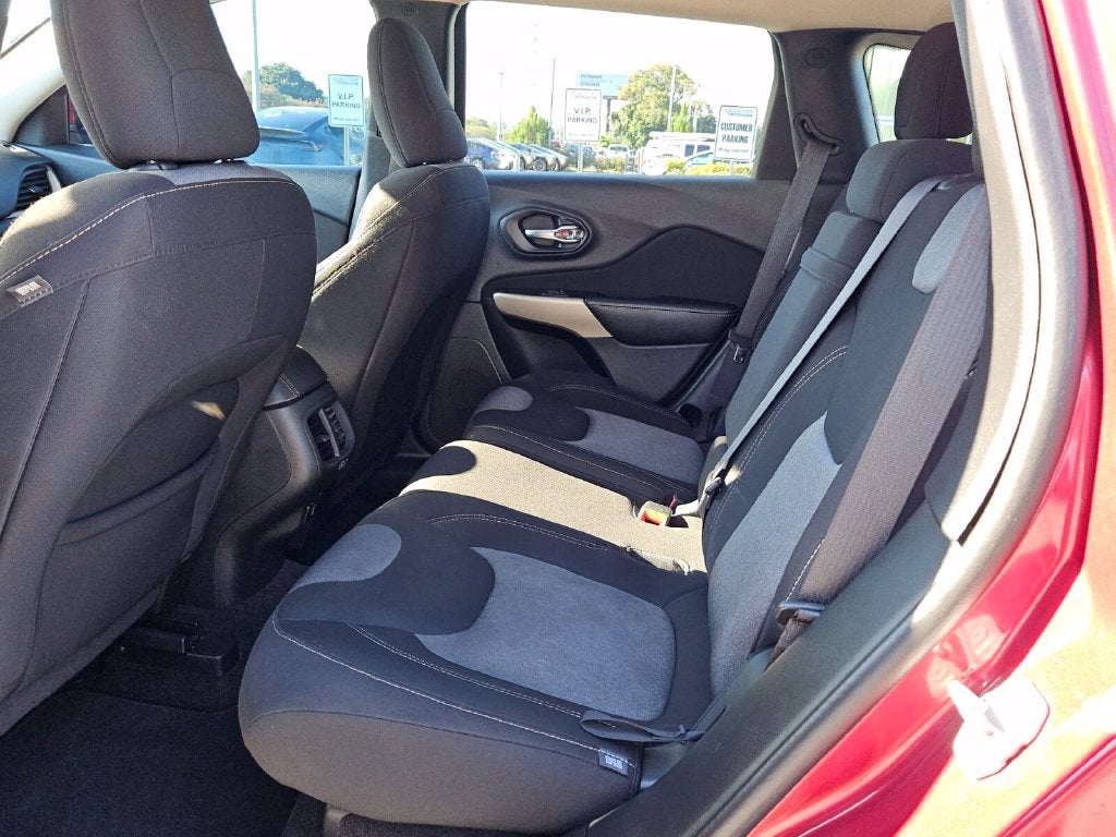 2018 Jeep Cherokee Latitude Tech Connect FWD
