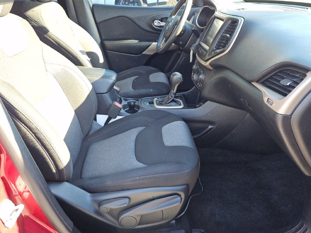 2018 Jeep Cherokee Latitude Tech Connect FWD
