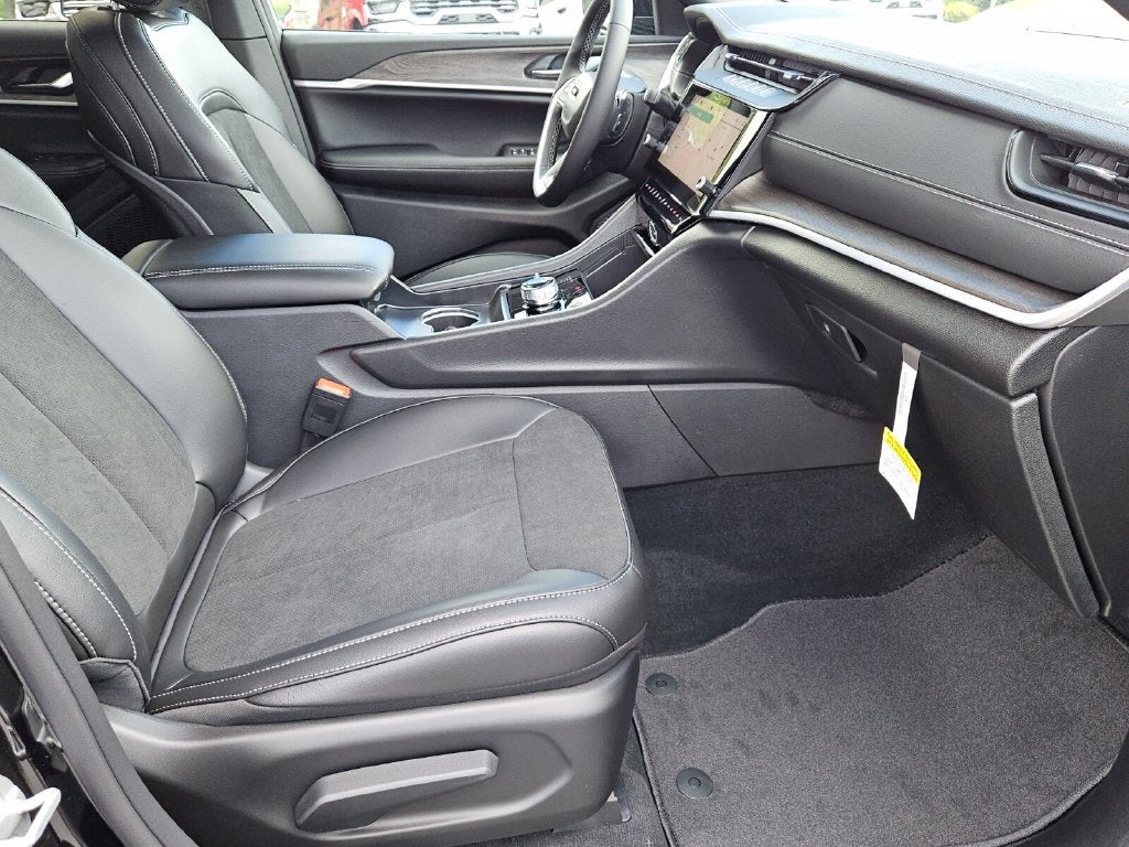2027 Jeep Grand Cherokee GRAND CHEROKEE LAREDO ALTITUDE 4X4