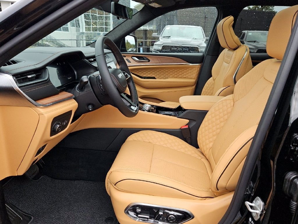 2027 Jeep Grand Cherokee GRAND CHEROKEE SUMMIT 4X4