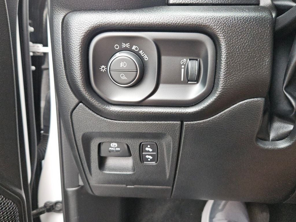 2022 RAM 1500 Big Horn Crew Cab 4x4 5'7' Box