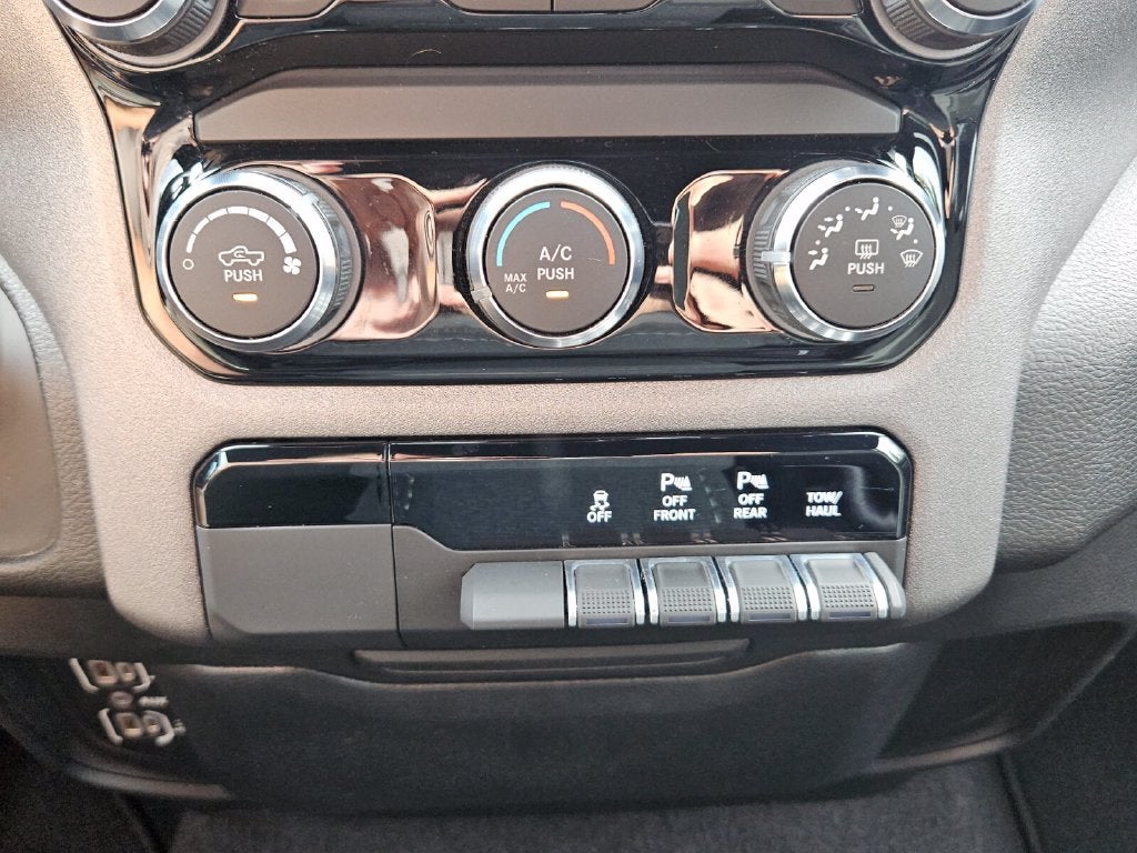2025 RAM Ram 1500 Tradesman Crew Cab 4x4 5'7' Box