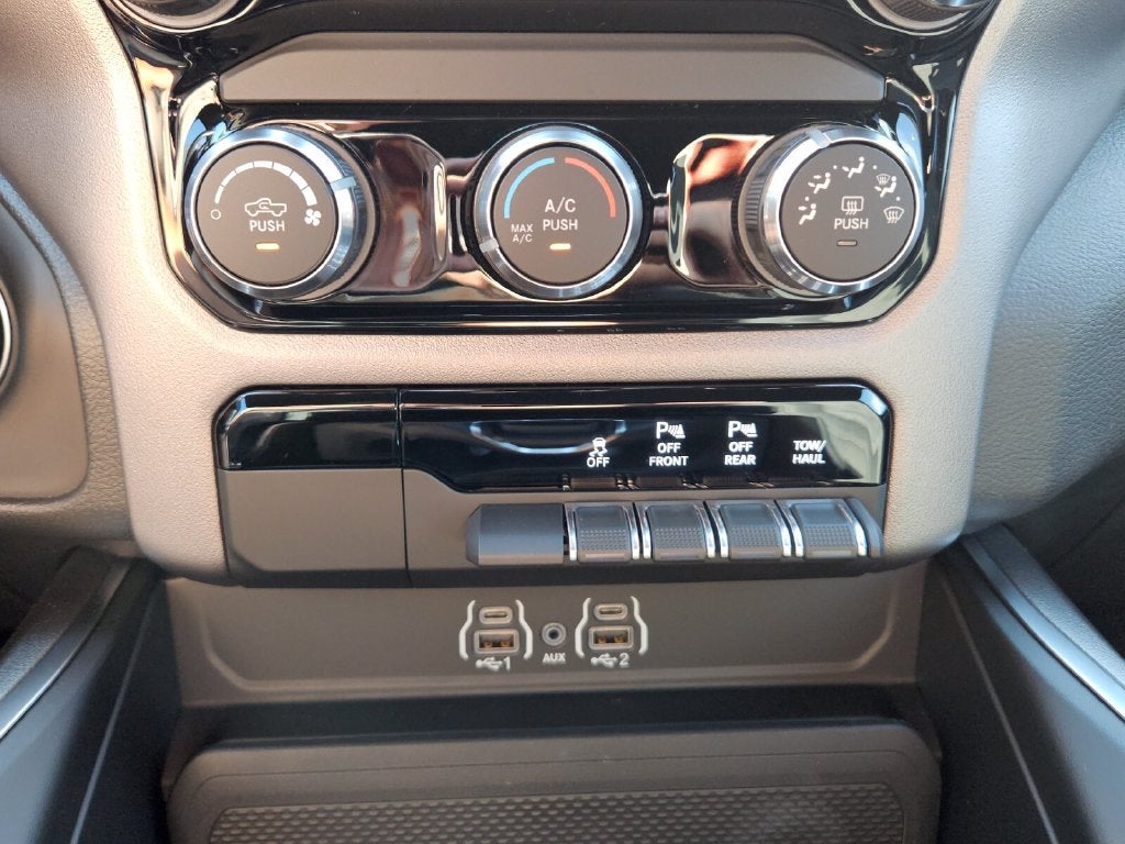 2026 RAM Ram 1500 RAM 1500 EXPRESS CREW CAB 4X4 5'7' BOX