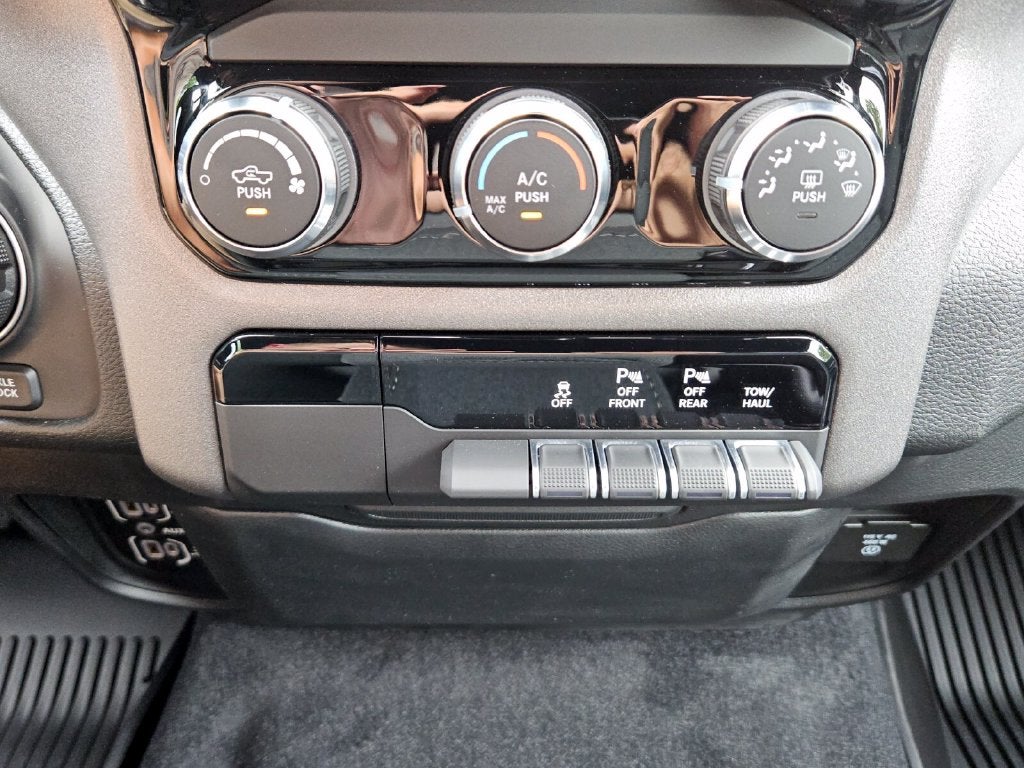 2026 RAM Ram 1500 RAM 1500 WARLOCK CREW CAB 4X4 5'7' BOX