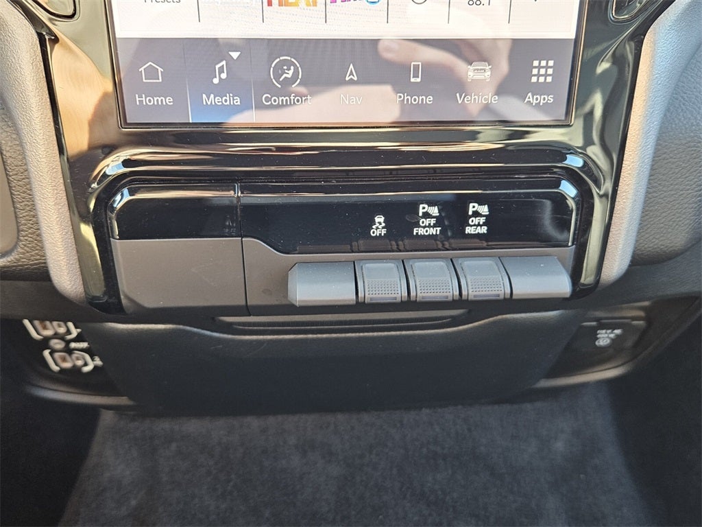 2025 RAM 1500 Laramie Crew Cab 4x4 5'7' Box