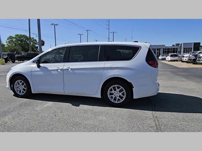 2025 Chrysler Voyager LX