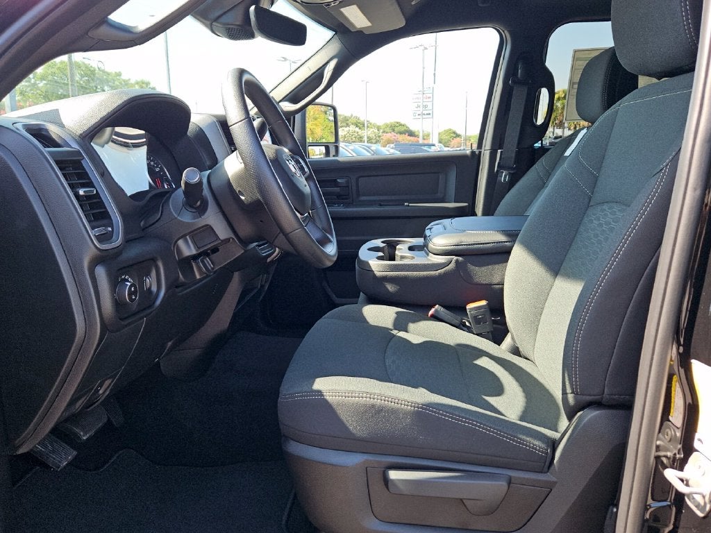 2026 RAM Ram 2500 RAM 2500 BLACK EXPRESS CREW CAB 4X2 6'4' BOX