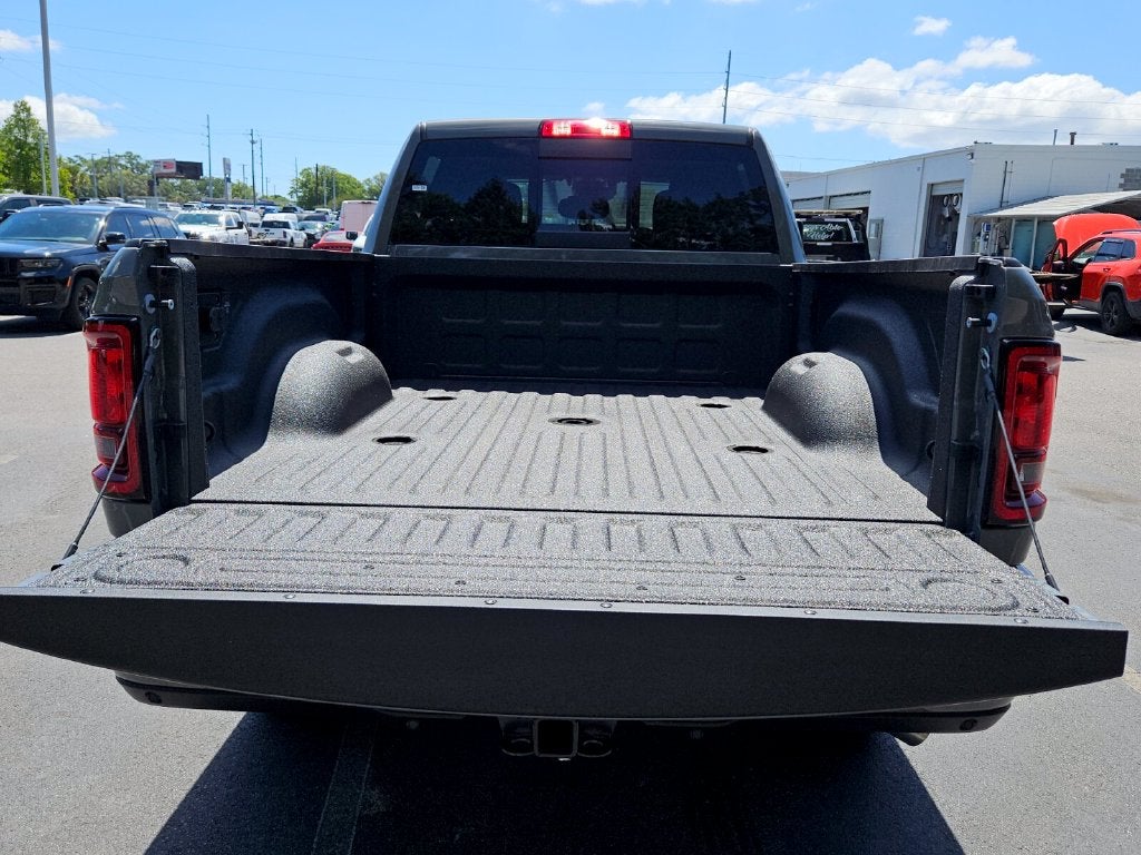 2026 RAM Ram 2500 RAM 2500 BLACK EXPRESS CREW CAB 4X2 6'4' BOX