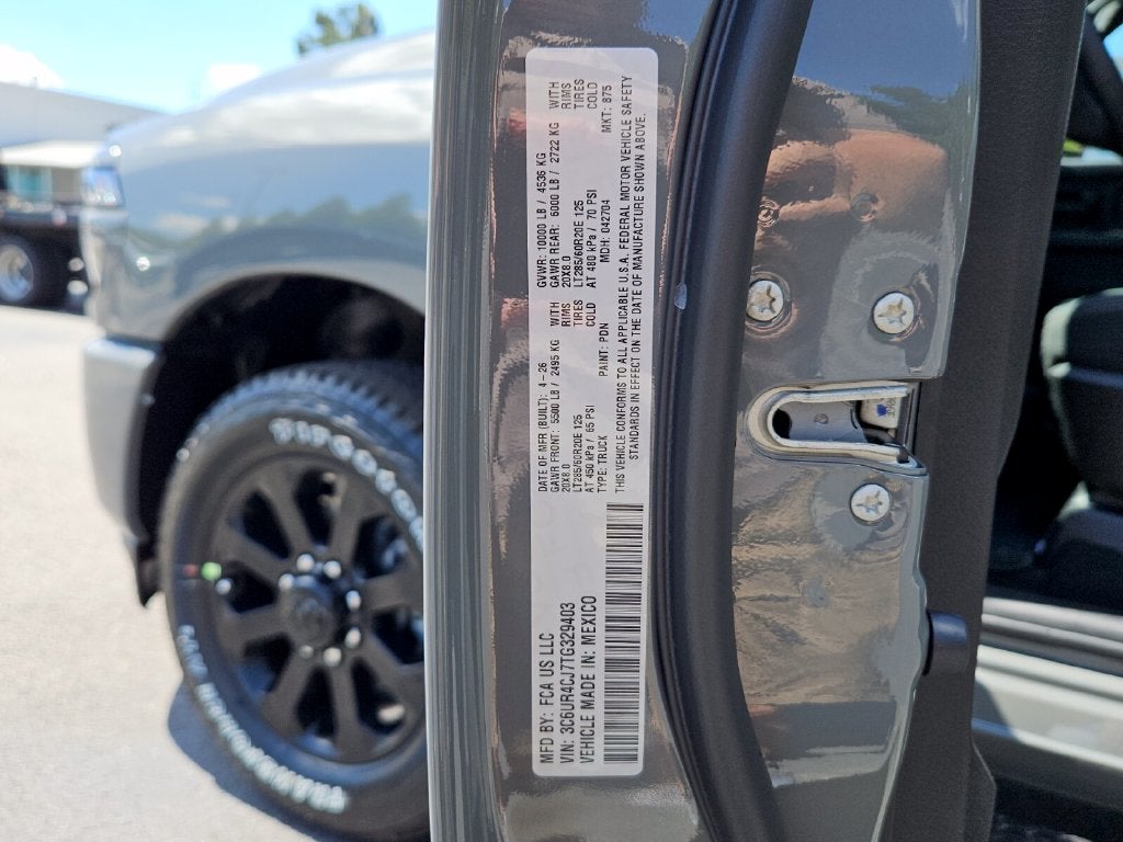 2026 RAM Ram 2500 RAM 2500 BLACK EXPRESS CREW CAB 4X2 6'4' BOX