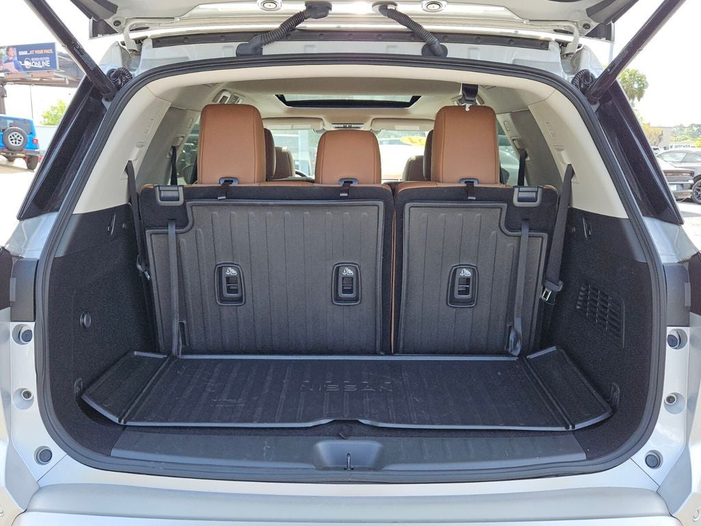2025 Nissan Pathfinder Platinum FWD