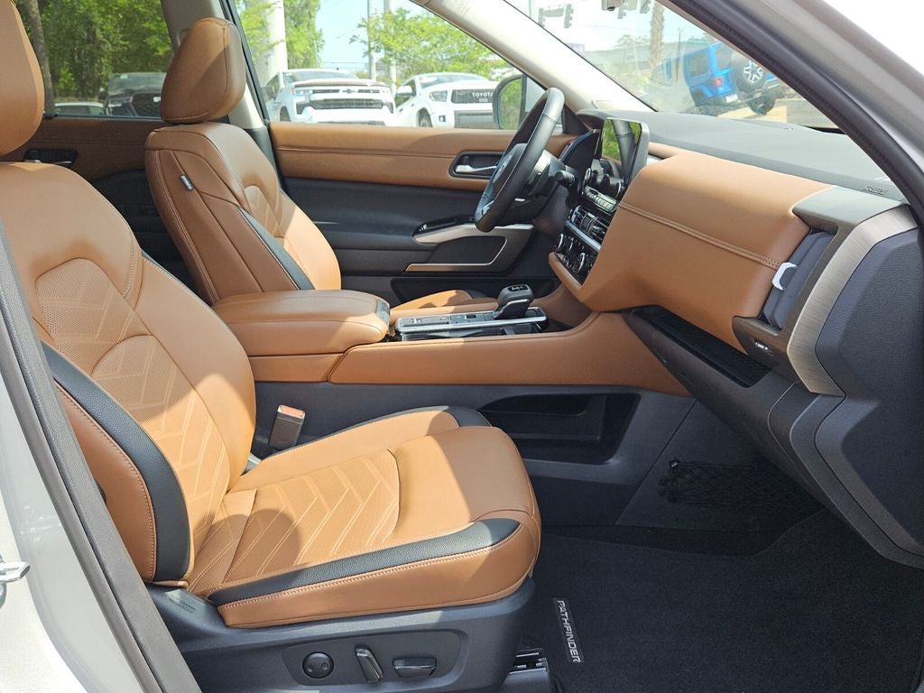 2025 Nissan Pathfinder Platinum FWD