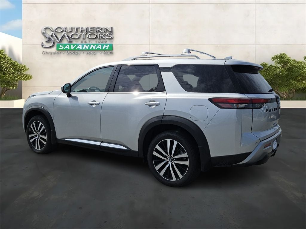 2025 Nissan Pathfinder Platinum FWD