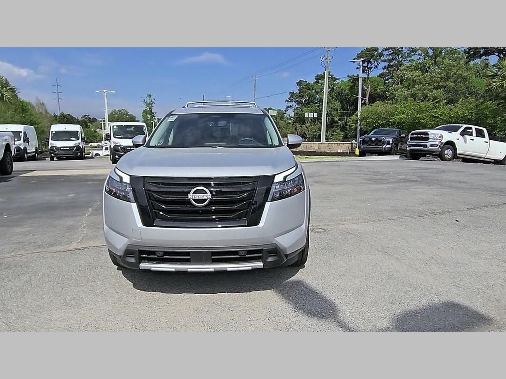 2025 Nissan Pathfinder Platinum FWD