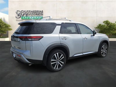 2025 Nissan Pathfinder Platinum FWD