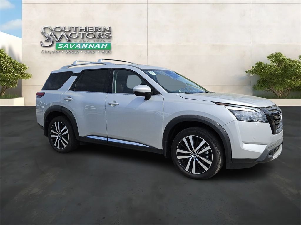 2025 Nissan Pathfinder Platinum FWD