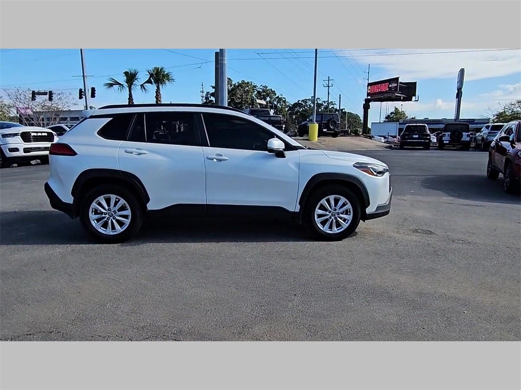2024 Toyota Corolla Cross LE