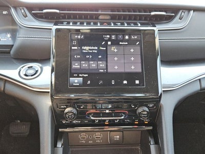 2023 Jeep Grand Cherokee Laredo 4x2