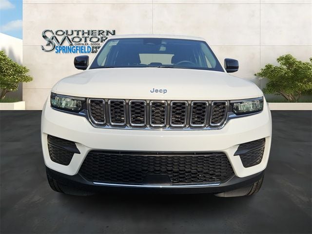 2023 Jeep Grand Cherokee Laredo 4x2