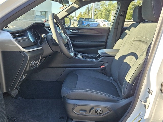 2025 Jeep Grand Cherokee GRAND CHEROKEE LAREDO X 4X2