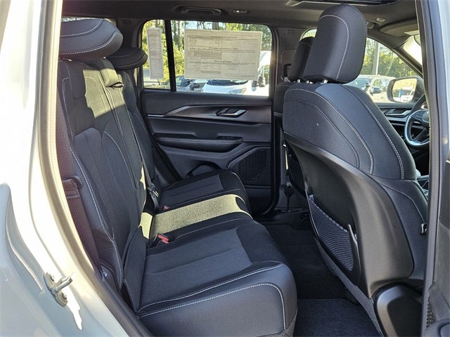 2025 Jeep Grand Cherokee GRAND CHEROKEE LAREDO X 4X2