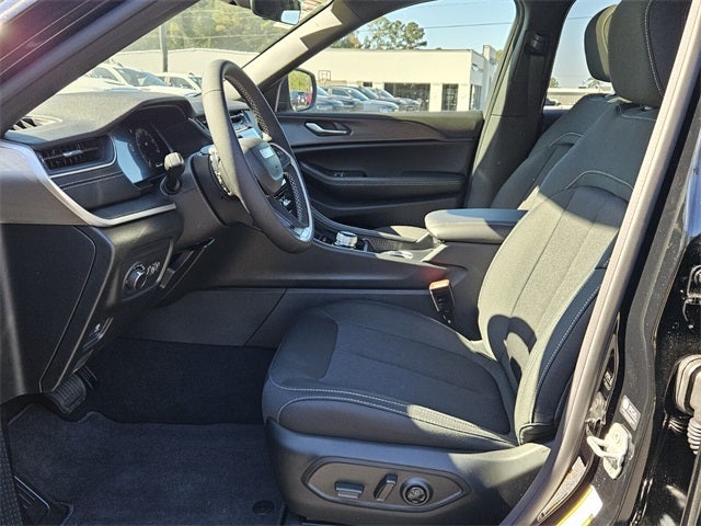 2025 Jeep Grand Cherokee GRAND CHEROKEE LAREDO X 4X2