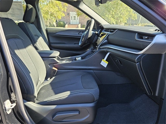 2025 Jeep Grand Cherokee GRAND CHEROKEE LAREDO X 4X2