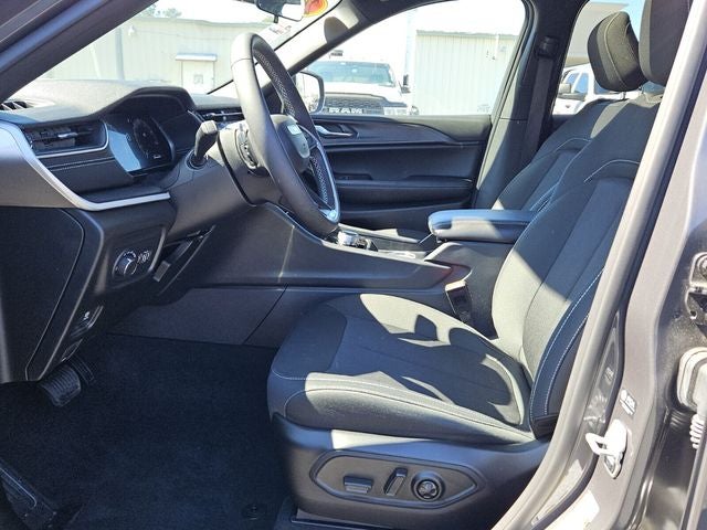 2025 Jeep Grand Cherokee Laredo X 4x4