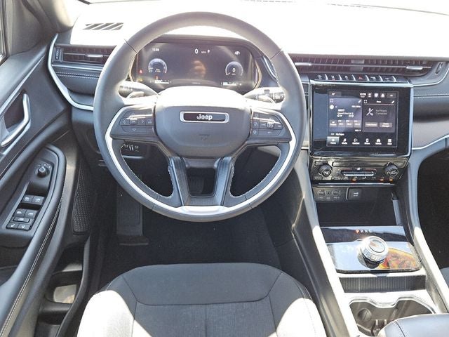 2025 Jeep Grand Cherokee Laredo X 4x4