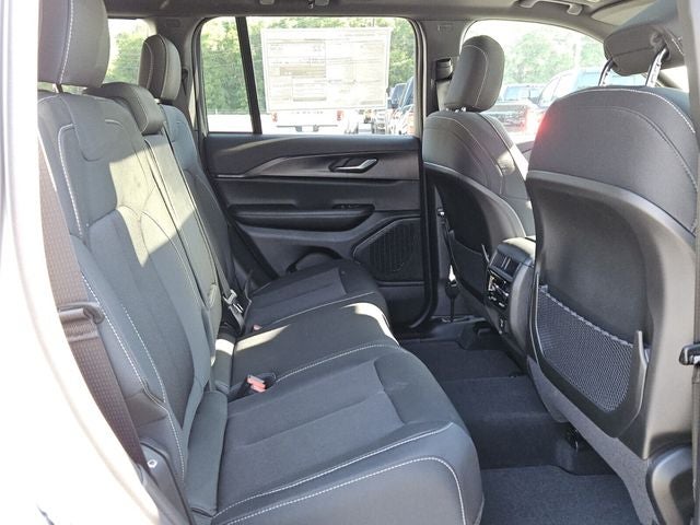2026 Jeep Grand Cherokee GRAND CHEROKEE LAREDO X 4X4
