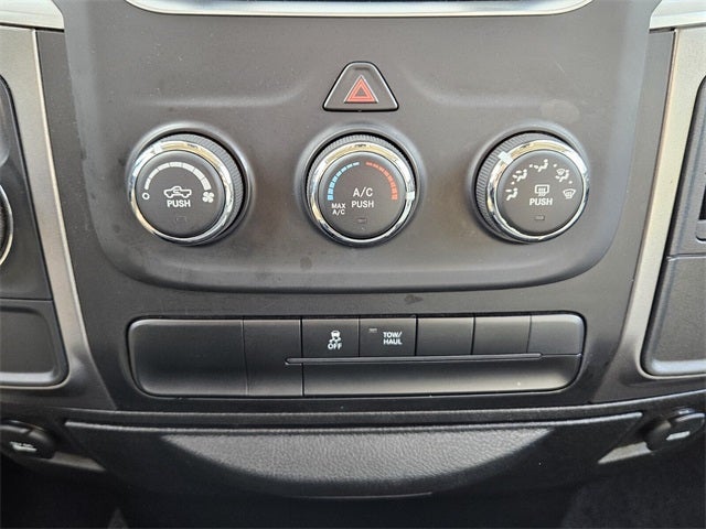 2024 RAM 1500 Classic SLT Quad Cab 4x2 6'4' Box