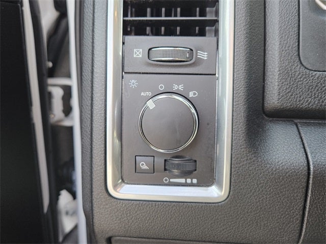 2024 RAM 1500 Classic SLT Quad Cab 4x2 6'4' Box