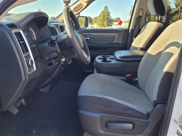 2024 RAM 1500 Classic SLT Quad Cab 4x2 6'4' Box