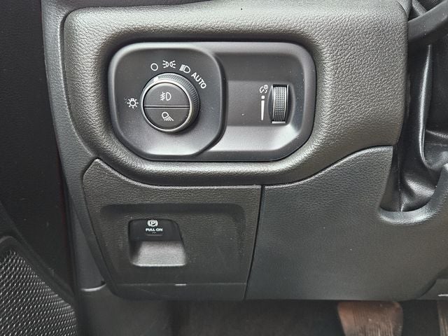 2022 RAM 1500 Big Horn Quad Cab 4x2 6'4' Box