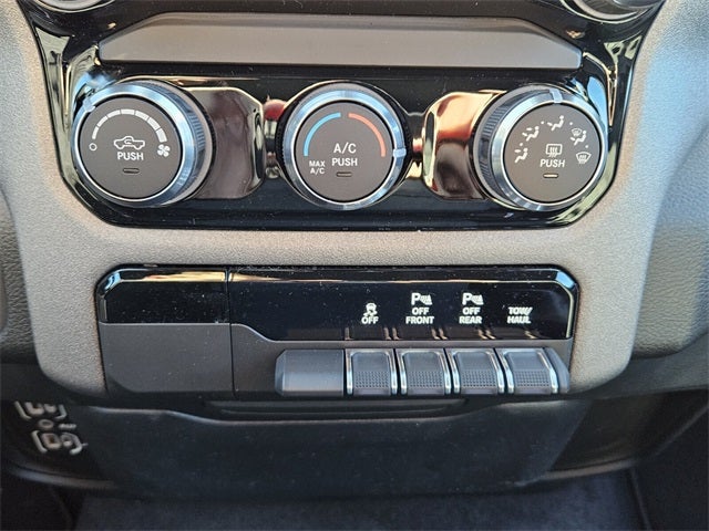 2026 RAM Ram 1500 RAM 1500 EXPRESS CREW CAB 4X2 5'7' BOX