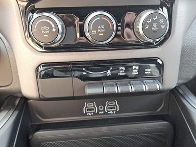 2026 RAM Ram 1500 RAM 1500 EXPRESS CREW CAB 4X4 5'7' BOX