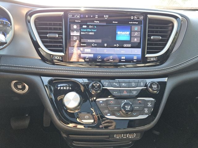 2025 Chrysler Pacifica Select