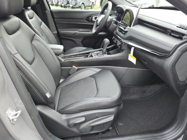 2027 Jeep Compass COMPASS LATITUDE ALTITUDE 4X4