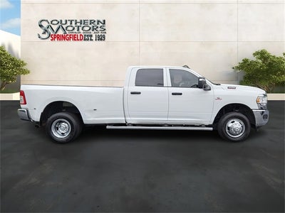 2023 RAM 3500 Tradesman Crew Cab 4x4 8' Box