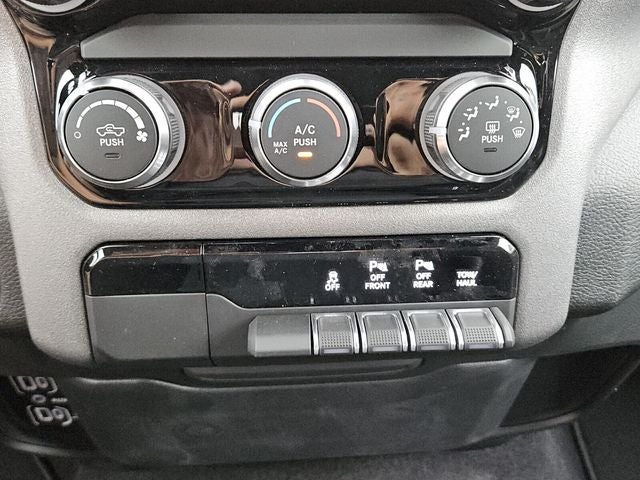 2026 RAM Ram 1500 RAM 1500 TRADESMAN CREW CAB 4X4 5'7' BOX