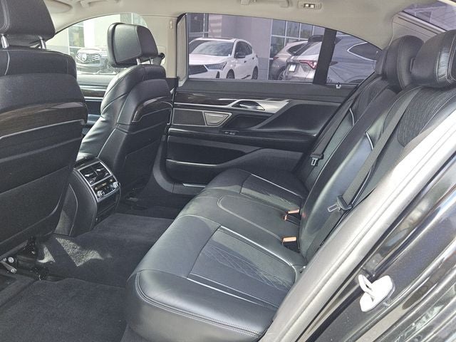 2022 BMW 7 Series 740i