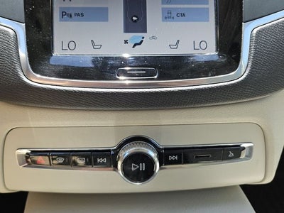 2022 Volvo XC90 T5 Momentum