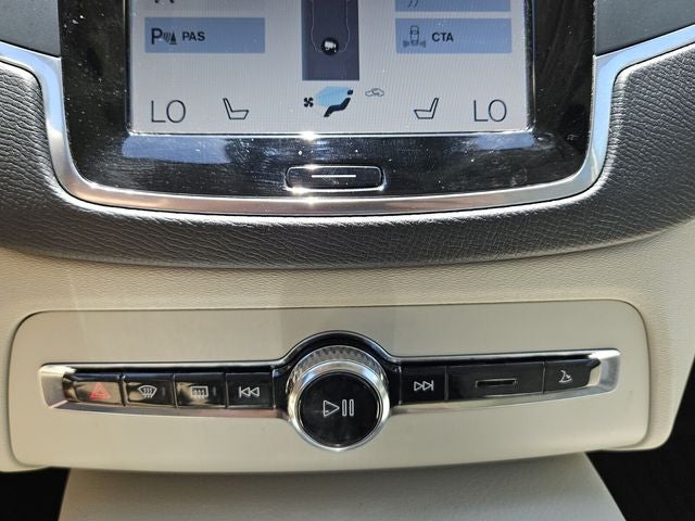 2022 Volvo XC90 T5 Momentum