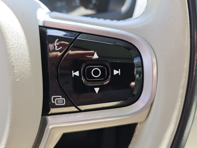 2022 Volvo XC90 T5 Momentum