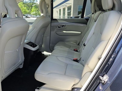 2022 Volvo XC90 T5 Momentum
