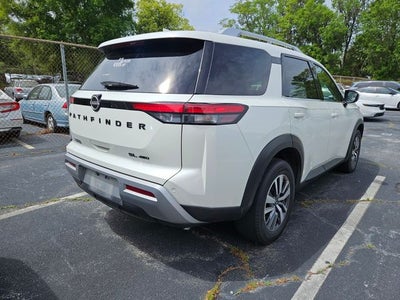 2023 Nissan Pathfinder SL